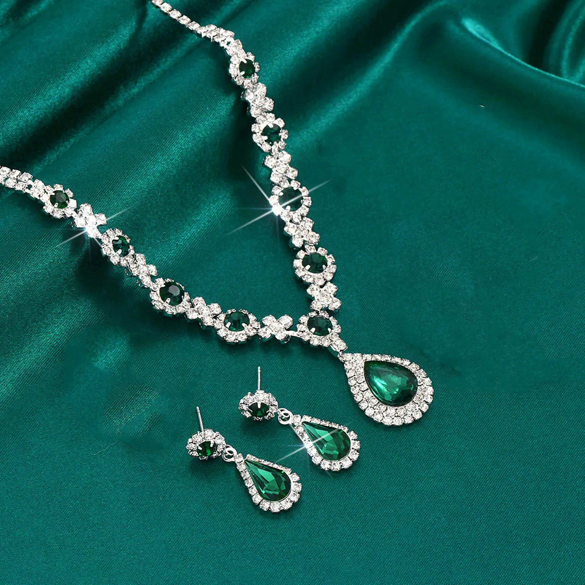 Freja - Krystal-dråbe halskæde og øreringesæt